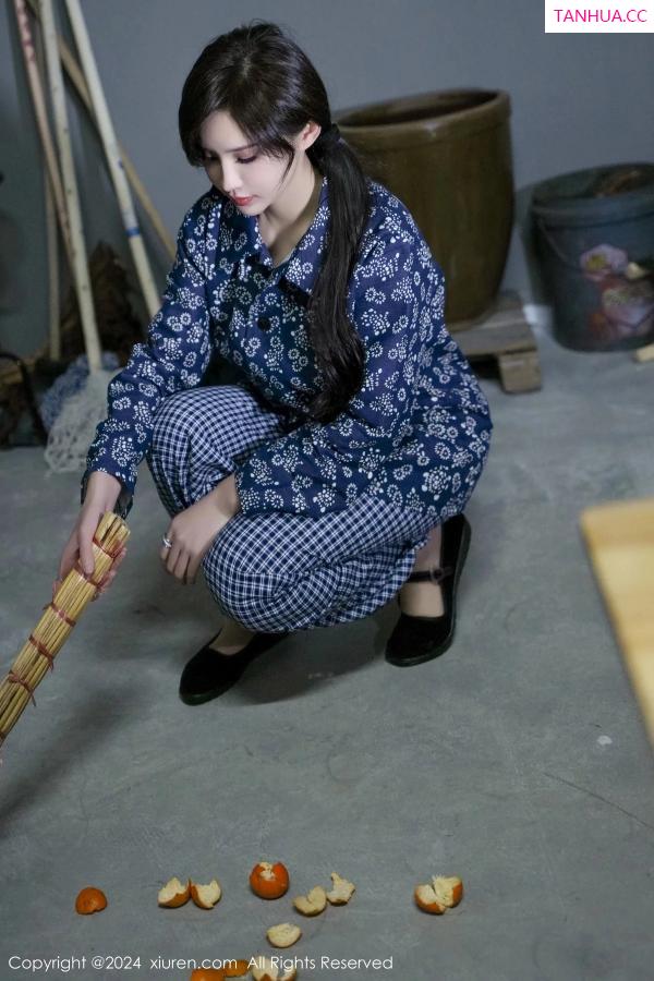 周妍希 奶瓶土肥圆 [XiuRen]高清写真图 2024.01.05 No.7915 Carol周妍希 丝袜美臀第2张图片